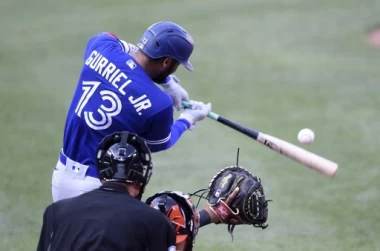 藍鳥在小古利爾(Lourdes Gurriel Jr.)全場7分打點的帶領下,最終以22-7血洗金鶯。法新社