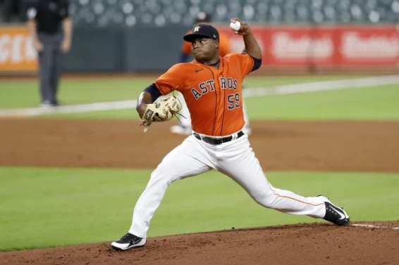 左投瓦德茲(Framber Valdez),本季面對遊騎兵投的非常優異,兩戰兩勝、對戰防禦率1.38。法新社