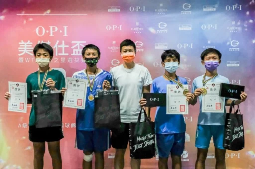 【圖四】14歲男雙冠軍陳冠守/林豪鈺(右)、亞軍曾子淵/何宸輝(左)。海碩整合行銷提供