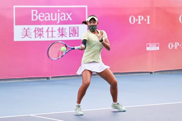 小朋友在奮力揮拍下,口罩也難免會滑落。海碩運動行銷提供
