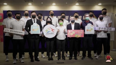 臺中太陽全體合影。官方提供