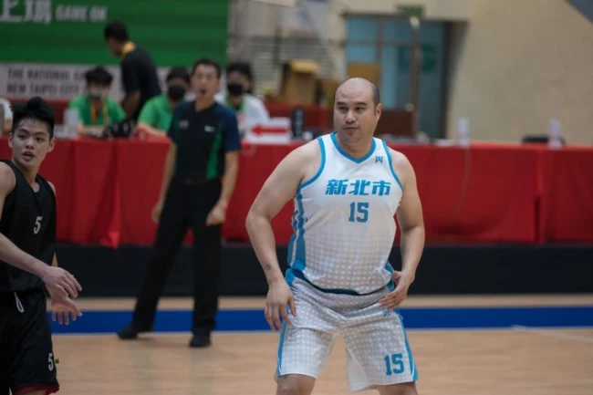 即將43歲的魏永泰復出球場。姚鴻達/攝