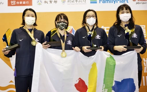 黃渼茜率領前南門國中學妹為北市首度拿下女子400自接力金牌。李鴻明攝