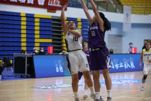 忠明李芷萱避開永平封阻籃下出手。大會提供
