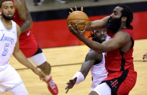 本季健康的哈登(James Harden)則因規則改變失去「買犯專利」變不會打球，目前4場比賽命中率都低於5成。法新社