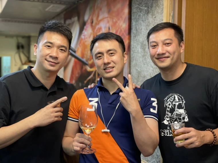 桃園雲豹隊三帥(右起)總經理蘇翊傑、執行長張建偉、總教練王志群領軍。官方提供