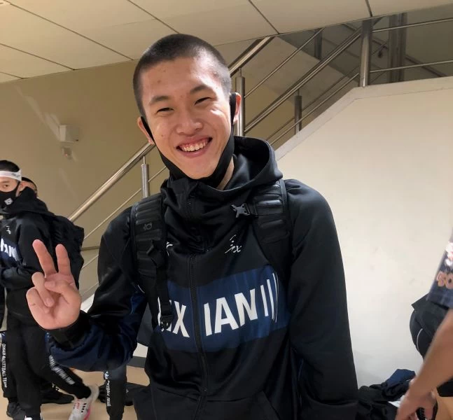拔河排頭變籃球高手,七賢中鋒莊佾恩自我證明他不是吃素的。大會提供