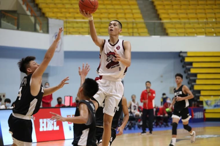 宜中射手卓謙三分球16投中10飆34分、9籃板領軍拿小組第一。大會提供