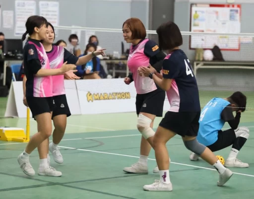 台東大學女甲4人賽封后開心慶賀。大會提供