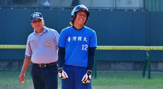 游惠幀打出關鍵二壘安打,幫助台體大奪勝。大會提供