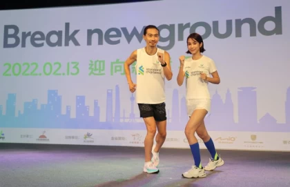 賽事代言人張嘉哲(左)與賽事代言人温貞菱。李天助攝