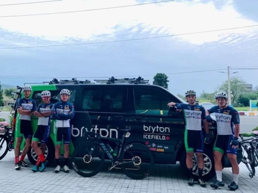 Team Bryton Icefield的台灣5虎將。摘自車隊臉書
