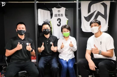 臺中市長盧秀燕親臨主場鼓勵球員。大會提供