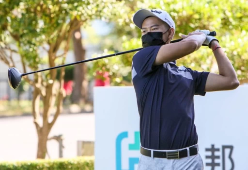 第三回合沈威成以(-3)暫列第四。林聖凱攝影