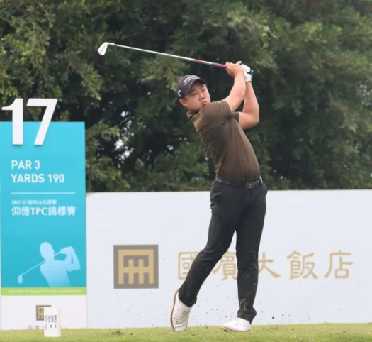 2021仰德TPC錦標賽李玠柏(右)奪冠。鍾豐榮攝影