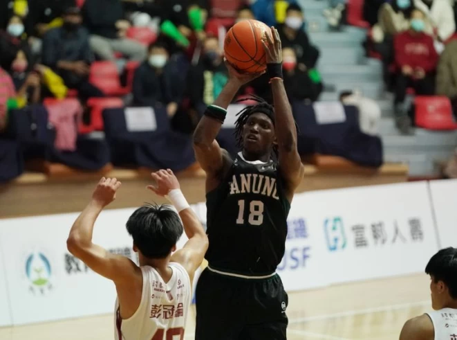 萬能科大蓋比14分21籃板9助攻差點完成大三元。大會提供