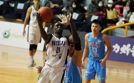 政治大學丁恩迪19分19籃板。大會提供