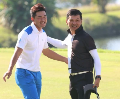 林文堂(右)和許立朋兩人進行延長賽。大會提供