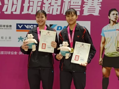 孫亮晴/陳妍妃合下國中盃女雙冠軍。詹健全攝