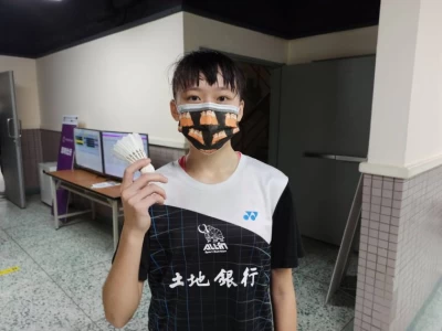 李品沂賽後特要了一顆球做奪冠的紀念。詹健全攝