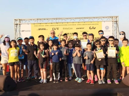 30多人參賽的超冠小鐵人陣容龐大。楊勝凱攝