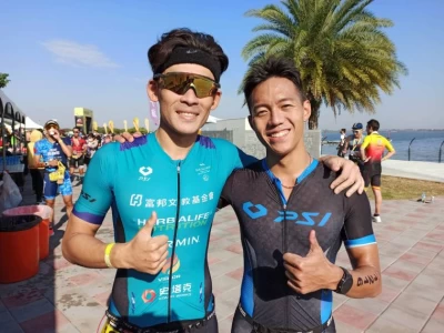 謝昇諺與學員．前競速滑放國手黃大原(右)。楊勝凱攝