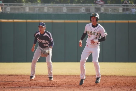 林岳谷(右)今天有3安演出，是帶動國體後半段進攻氣勢的要角。陳孟葦攝