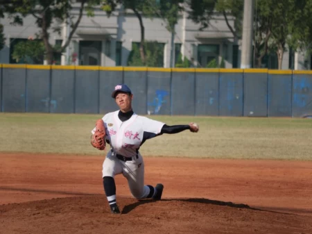 潘城邦左、側投是特色。吳敏欣攝