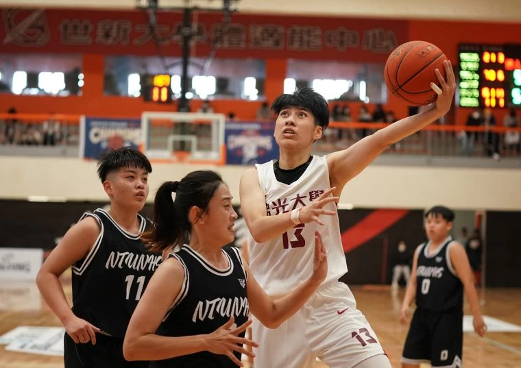 佛光大學王竫婷17分8籃板。大會提供