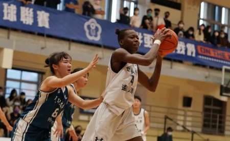 世新大學伊思尤瑪16分16籃板。大會提供