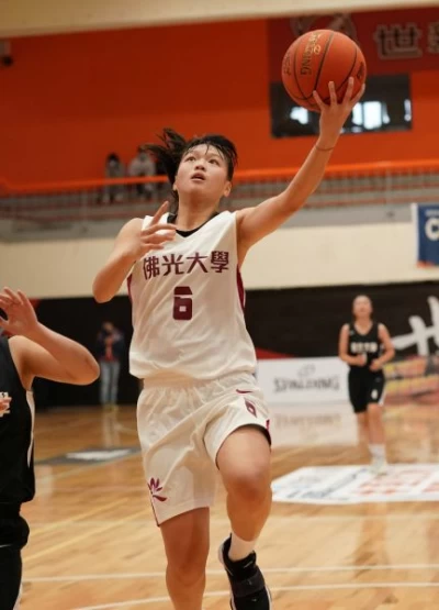 佛光大學連文鈴繳11分11籃板「雙十」,另有5助攻6抄截全面表現。大會提供