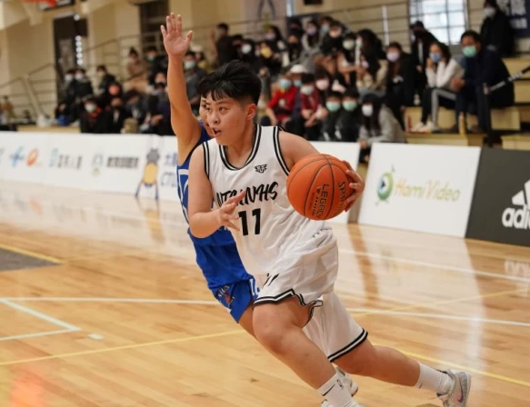 臺北護大謝靜萱15分11籃板雙寫個人一級新高,另有4阻攻。大會提供