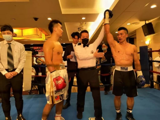 張承源(右)KO勝。大會提供