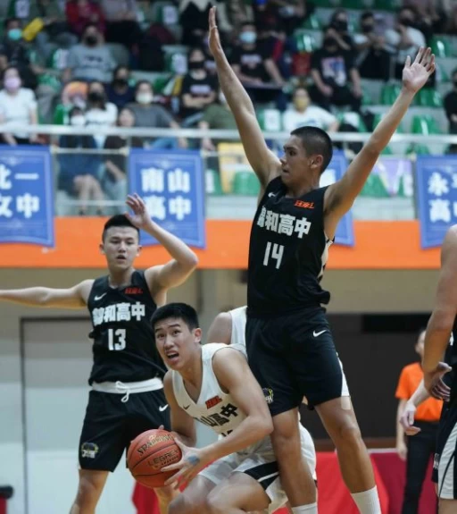 泰山傷兵中鋒張祐瑋意外抱傷上陣。大會提供