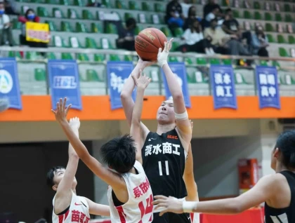 淡商「雙塔」趙云楓22分、11籃板「雙十」。大會提供