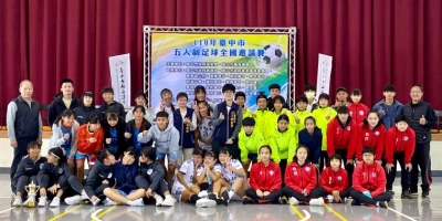 運動局科長林宜萱親臨現場頒獎。台中市運動局提供
