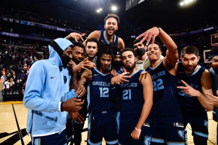 灰熊靠莫蘭特(Ja Morant)在最後0.5秒的空中挺腰上籃獲勝。摘自灰熊推特