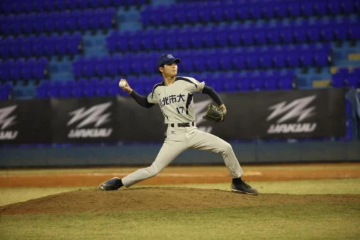 鄭副豪後援3.1局奪勝投。大專體總提供
