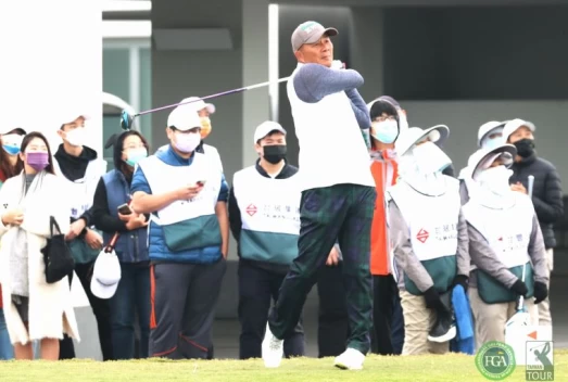 第三回合盧建順打出68桿以(-4)暫並列第二。鍾豐榮攝影