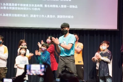 宋晟睿與球迷互動愉快。官方提供