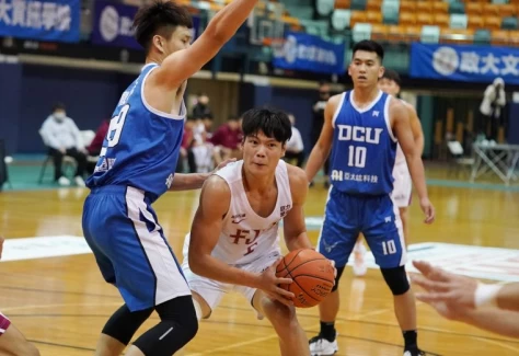 輔仁大學江均完成大三元本季UBA第一人!13分14籃板10助攻。大會提供