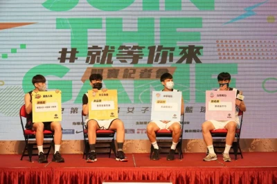 球隊指標人物訪談(左起林育庭、黃品蓁、潘姿吟、劉希曄)。官方提供