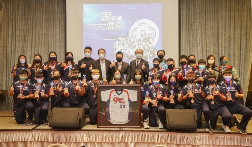 U18女壘奪銀創下史上最佳成績特別舉辦頒獎典禮。官方提供