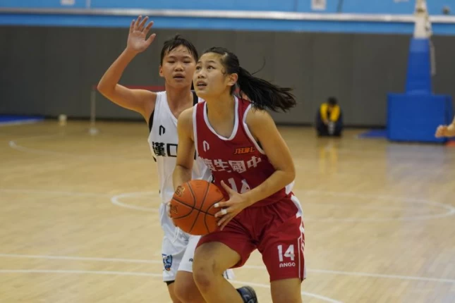 1懷生「一姊」陳頤柔生涯及本季大會雙新高的26籃板及13分惜輸球。大會提供