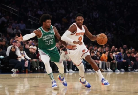 近來有突破跡象的RJ Barrett,21.2分、7.2籃板、3.6助攻,雖然仍是以大量出手堆疊的數字,但在尼克陣中已經是高效。法新社