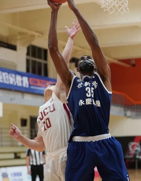 世新大學丹尼爾23分17籃板5抄截。大會提供