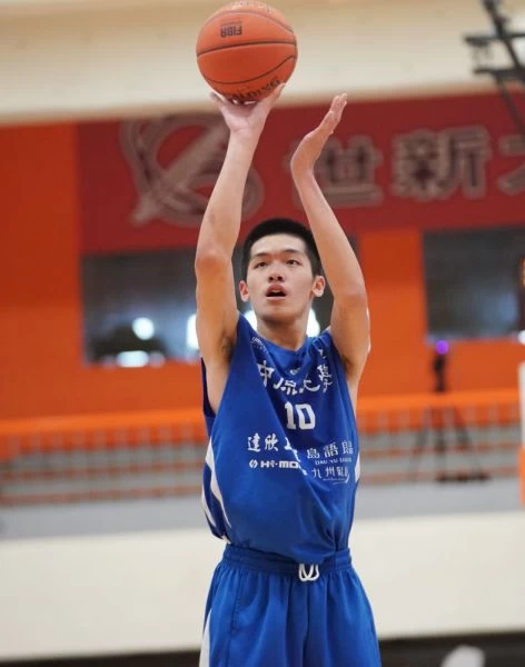 中原大學曾柏捷15分8籃板。大會提供