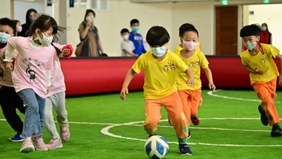 台中市賀歲盃幼兒足球賽開踢,東勢樂活運動館展活力。(台中市運動局提供)