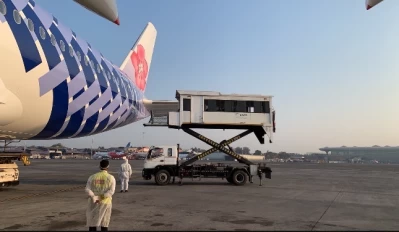 中華航空專機抵達印度孟買機場。官方提供