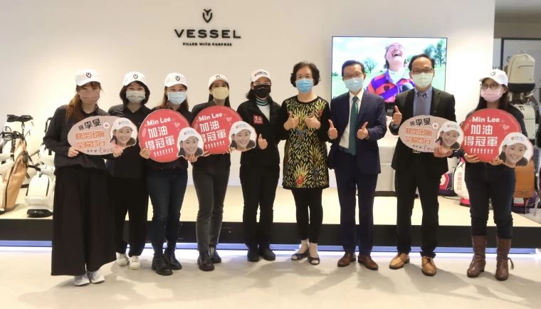 李旻和Vessel員工合影。Vessel提供/鍾豐榮攝影
